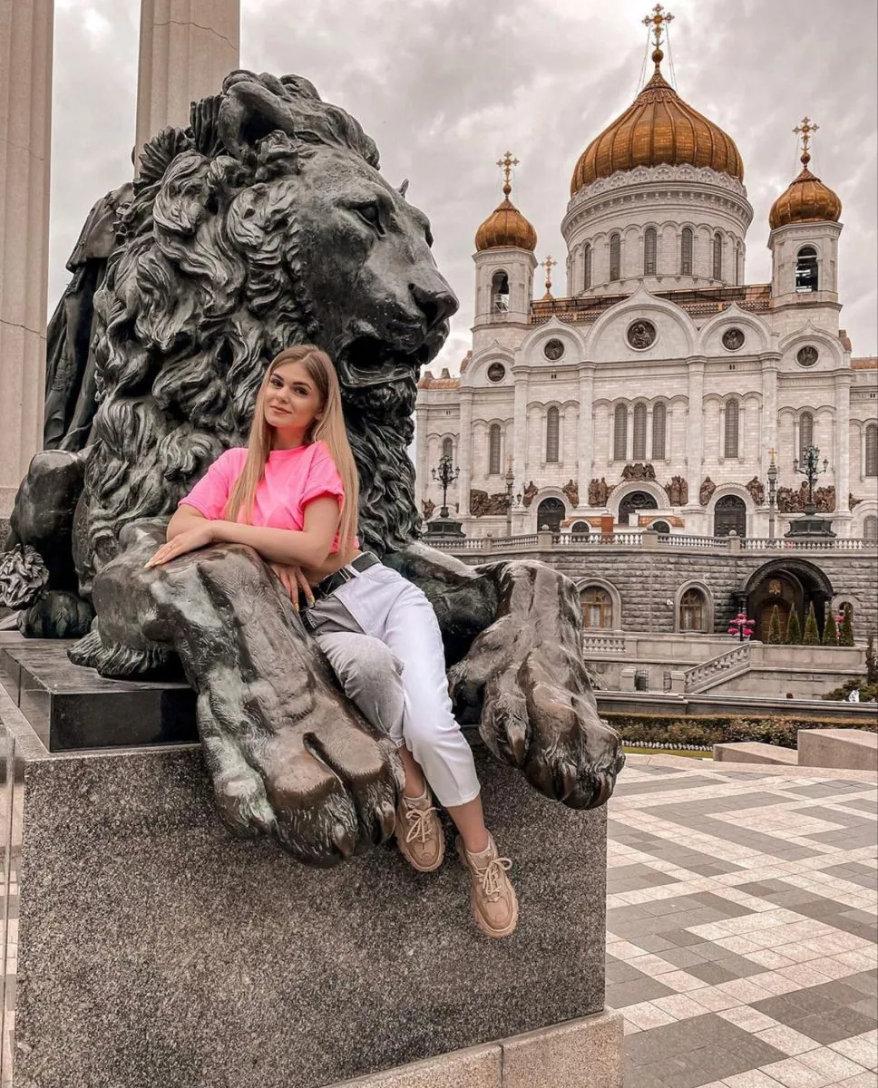 У храма со львом